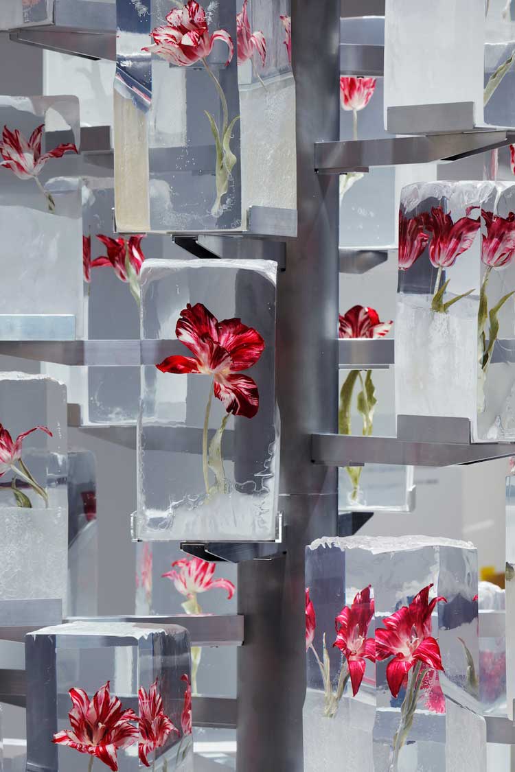 Takao Inoue. Tower of Broken Tulip, 2023. Tulip, acrylic, aluminium, stainless steel. Photo: Koroda Takeru.