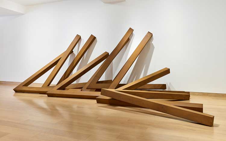 Installation view, Bernar Venet: Hypotheses at Waddington Custot, September 2022. Photo: Pru Cumings Associates. Courtesy Waddington Custot.