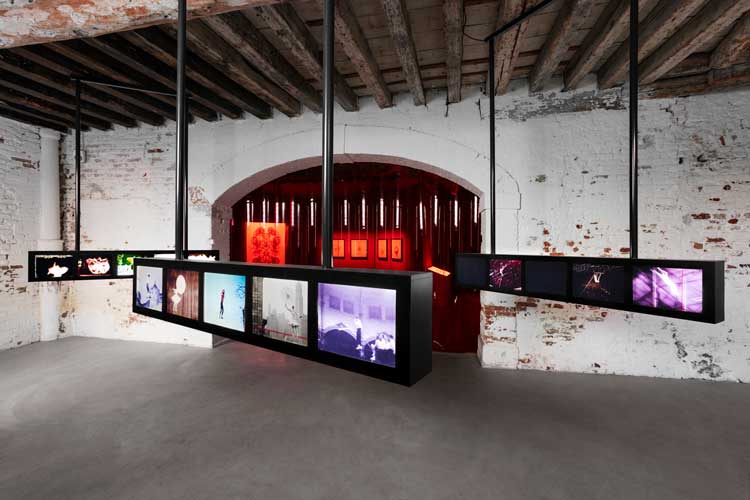 Tiptoeing the Kármán Line. Angela Su: Arise, Hong Kong in Venice, 2022. Installation view. Photo: t-space studio, courtesy of M+, Hong Kong.