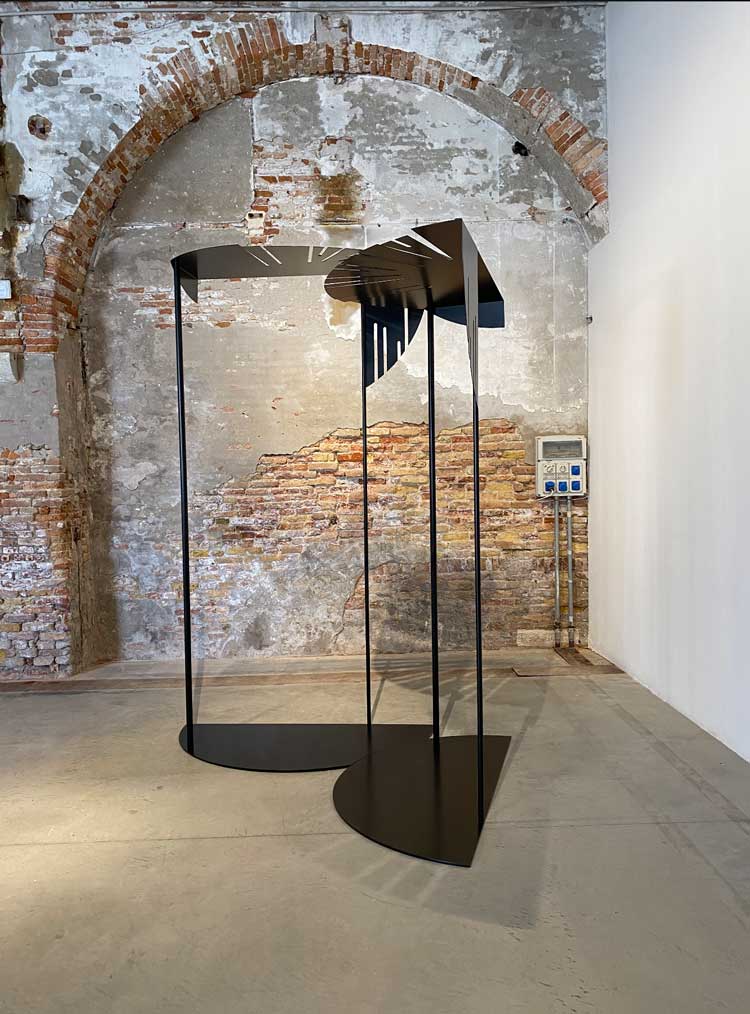 Niamh O’Malley: Gather. Double Canopy, 2022. Steel, aluminium, 303 x 267 x 165 cm. Installation view, Irish Pavilion, Venice Biennale 2022. Photo: Martin Kennedy.