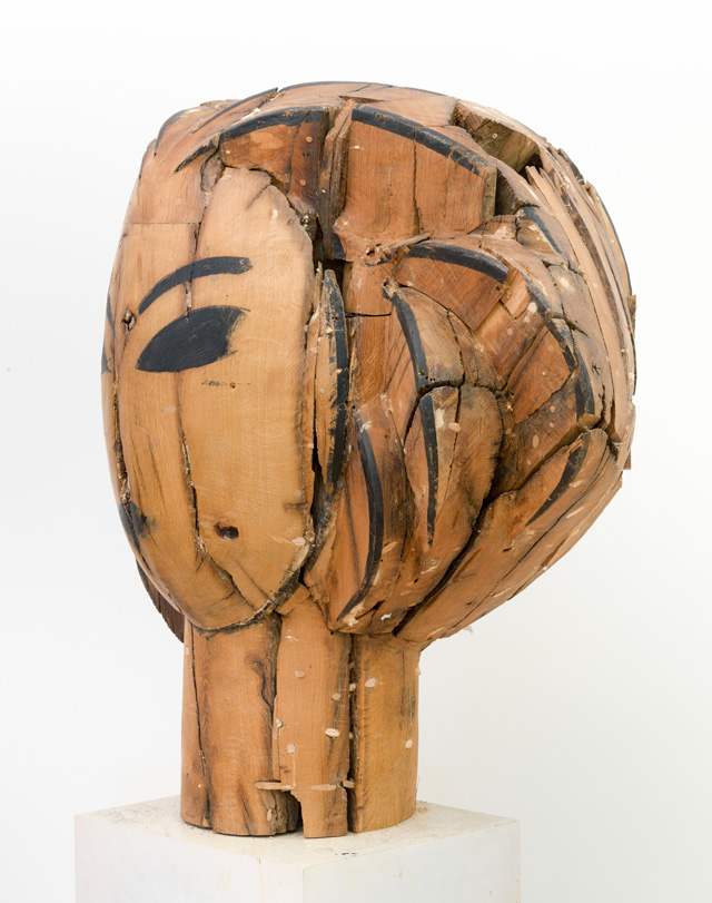 Manolo Valdés. Head (side view), 2016. Wood, 37 x 41 x 70 in. Copyright Manolo Valdés, courtesy Marlborough Fine Art, London.