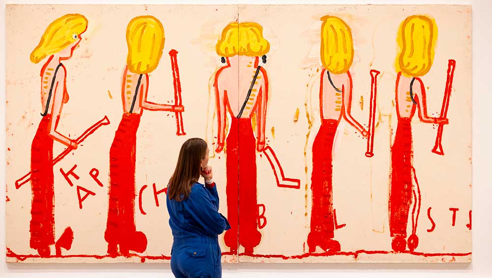 Rose Wylie, NK (Syracuse Line-up), 2014. Courtesy private collection, Choi&Choi Gallery and Jarilager Gallery. Installation view, Rose Wylie: the Picture Comes First, Royal Academy of Arts, London, 28 February - 19 April 2026. Photo © Royal Academy of Arts, London / David Parry. © Rose Wylie.