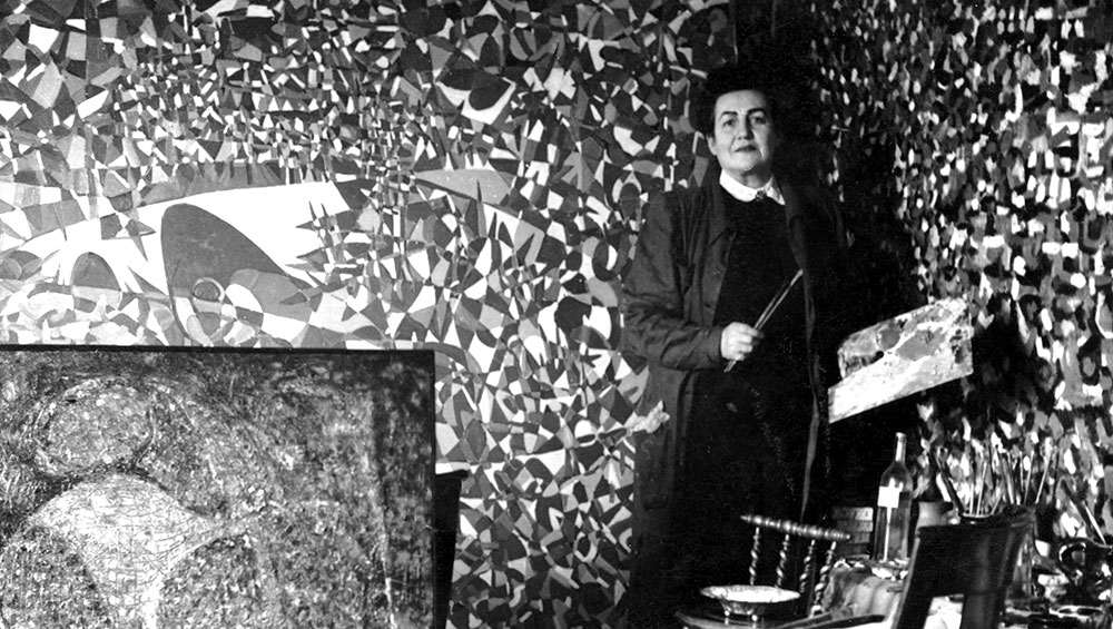 Fahrelnissa Zeid in her studio.
© Raad Zeid Al-Hussein.