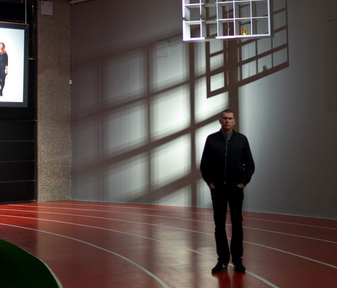 Bedwyr Williams: The Gulch, The Curve, Barbican Centre, London. Photograph: Max Colson © Bedwyr Williams.