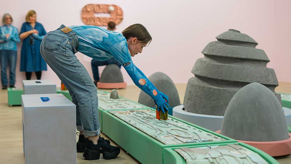 Rafał Zajko, Denim, 2025. Performance in collaboration with
Contemporary Elders and Agnieszka Szczotka at Focal Point
Gallery, Southend-on-Sea, 2025. Photo: Amber Merry.