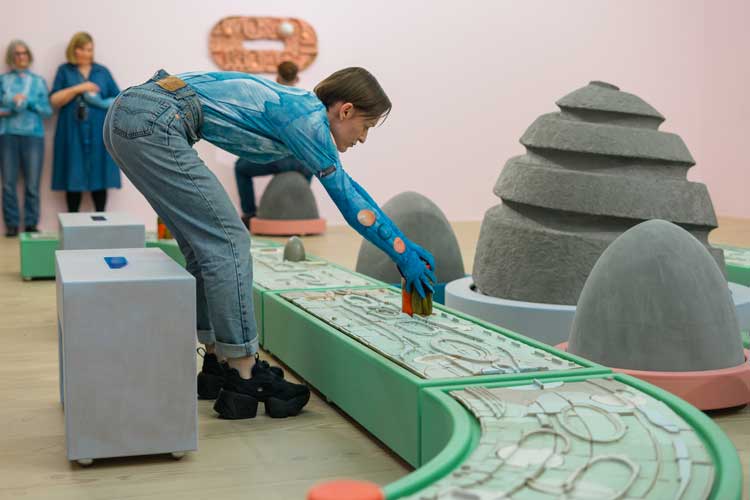 Rafał Zajko, Denim, 2025. Performance in collaboration with
Contemporary Elders and Agnieszka Szczotka at Focal Point
Gallery, Southend-on-Sea, 2025. Photo: Amber Merry.