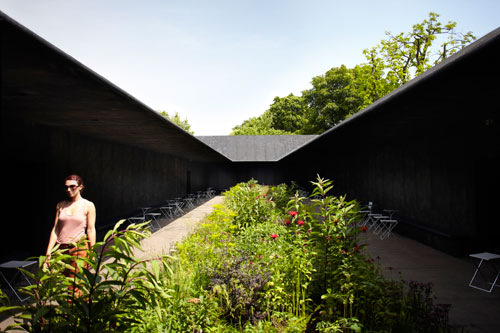 Serpentine Gallery Pavilion 2011, view 2.
Designed by Peter Zumthor. © Peter Zumthor. Photograph: John Offenbach.