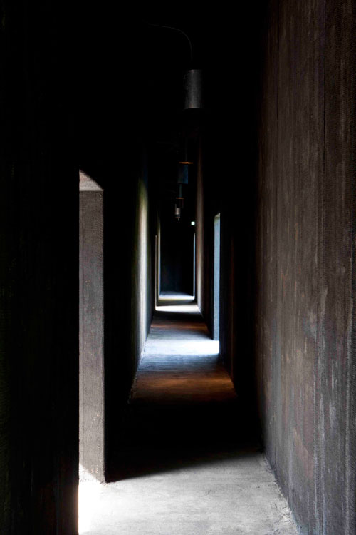 Serpentine Gallery Pavilion 2011, view 5.
Designed by Peter Zumthor. © Peter Zumthor.
Photograph: Walter Herfst.