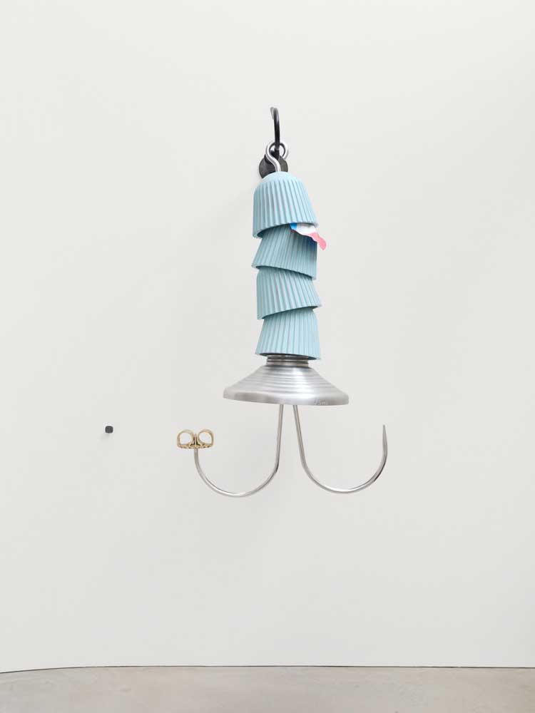 Magali Reus, Rig (Crown Caps), 2025.