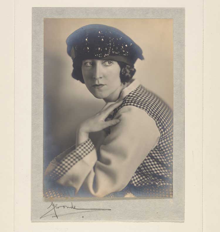 Dod Proctor, Pencil drawing of Gladys Hynes with hat, 1919. Photo: Sacha Llewellyn.