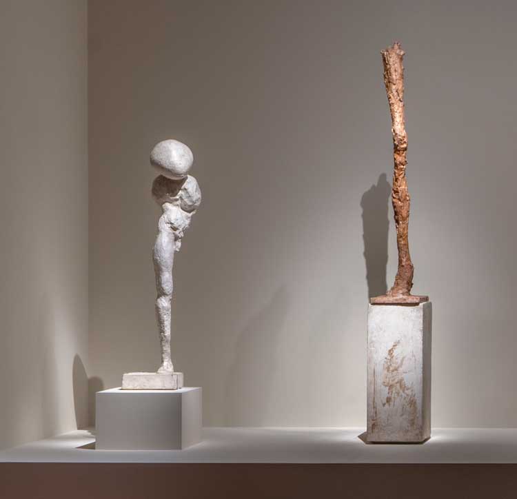 Left: Alina Szapocznikow, Filosofo/Philosopher, 1965. Right: Alberto Giacometti, La Jambe, 1958. Installation view, Broken. The Power of the Fragment, Palazzo Strozzi, Florence, 25 September 2026 – 24 January 2027. Photo: Ela Bialkowska, OKNO Studio.